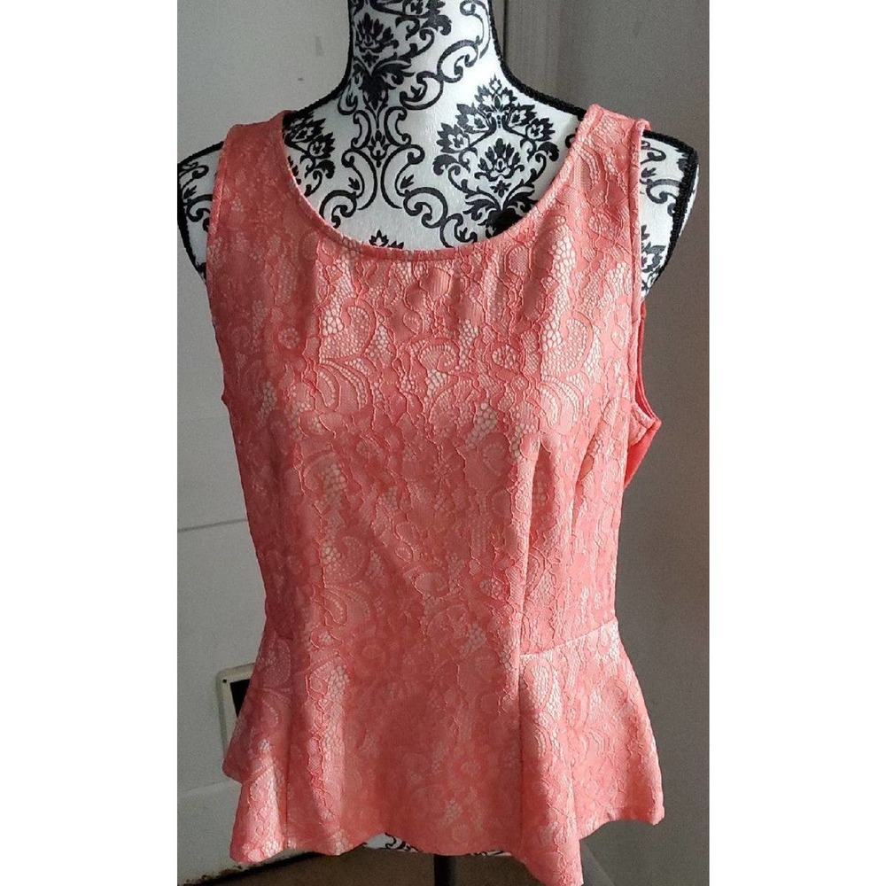 Fitted coral corset-style lace blouse by Elle